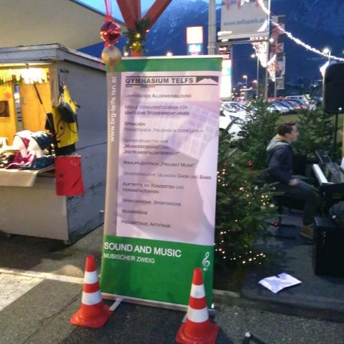 6b musiziert beim Adventmarkt