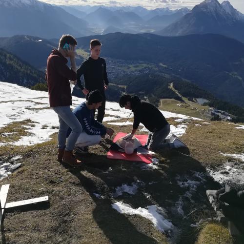 Gruppe Barfuss Betlehem bei der Reanimation