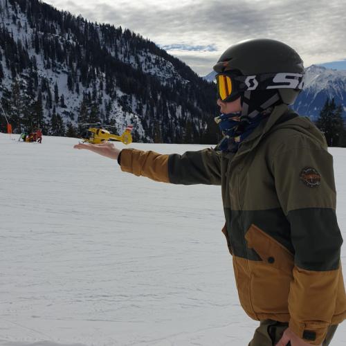 Ein Hubschrauber auf der Hand