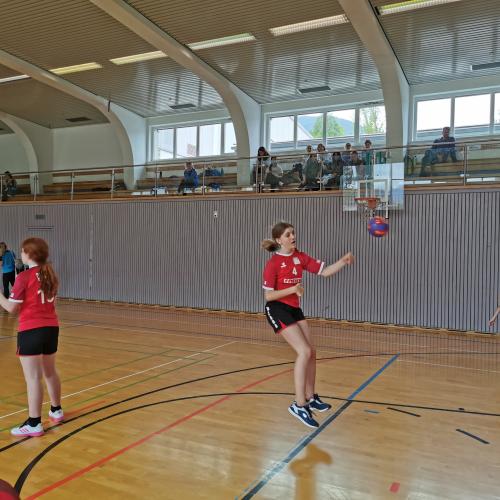 Lilli beim Sprungwurf