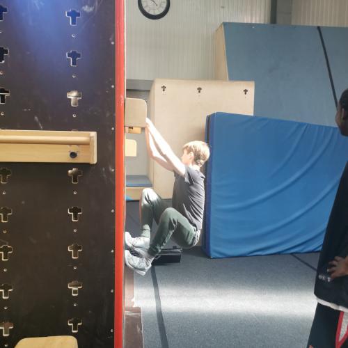 Anhalten an der Wand