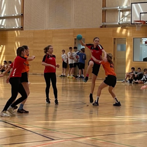 MS Absam in Rot gegen MS Schwaz 4