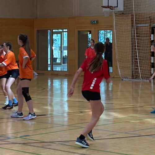 MS Absam in Rot gegen MS Schwaz 4