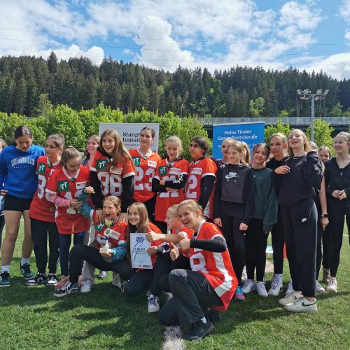 © ep Das Team des BRG Telfs und die Cheerleader