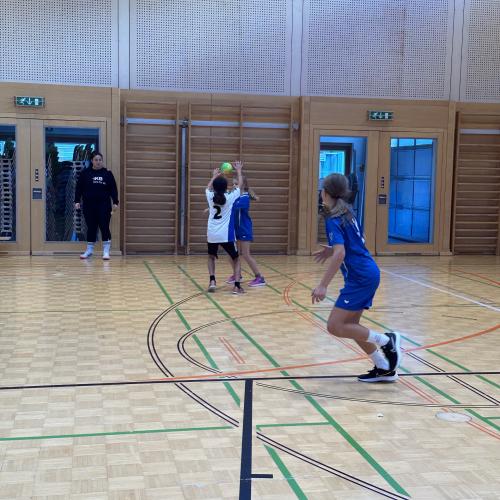 Angriff der Mädchen des BRG Telfs