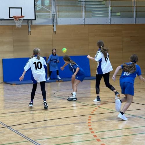 Torschuss der Mädchen des BRG Telfs