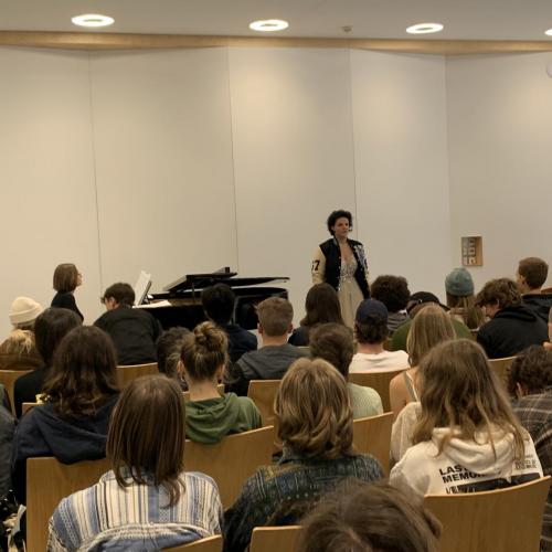 Elisabeth de Roo in "Kein leichtes Mädchen"
