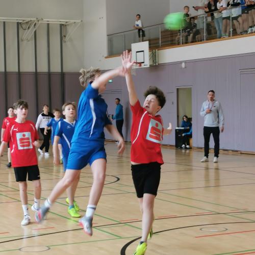 Sprungwurf mit Hindernissen