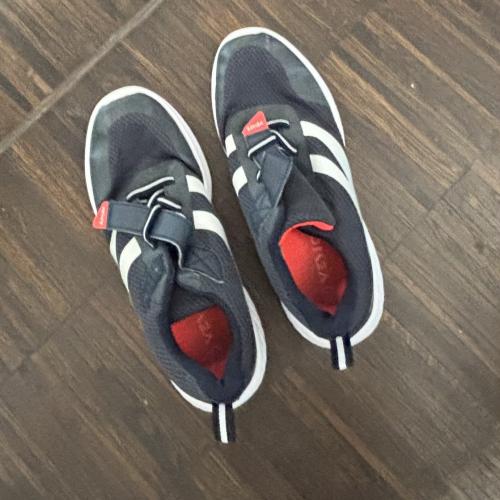 Lost and Found Schuhe 1