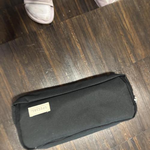 Lost and Found Federpenal 1