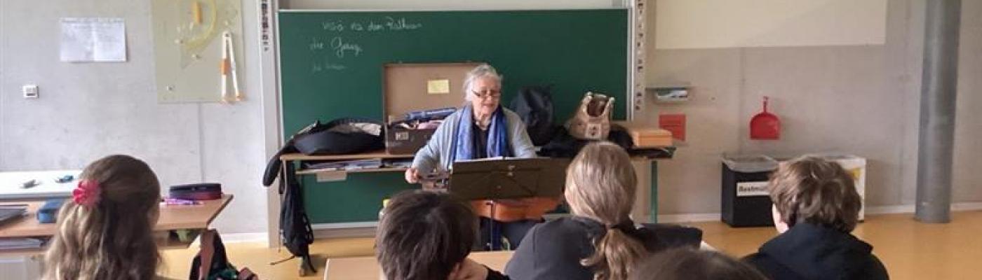 Ulrike Bergmann auf Besuch in der 4B