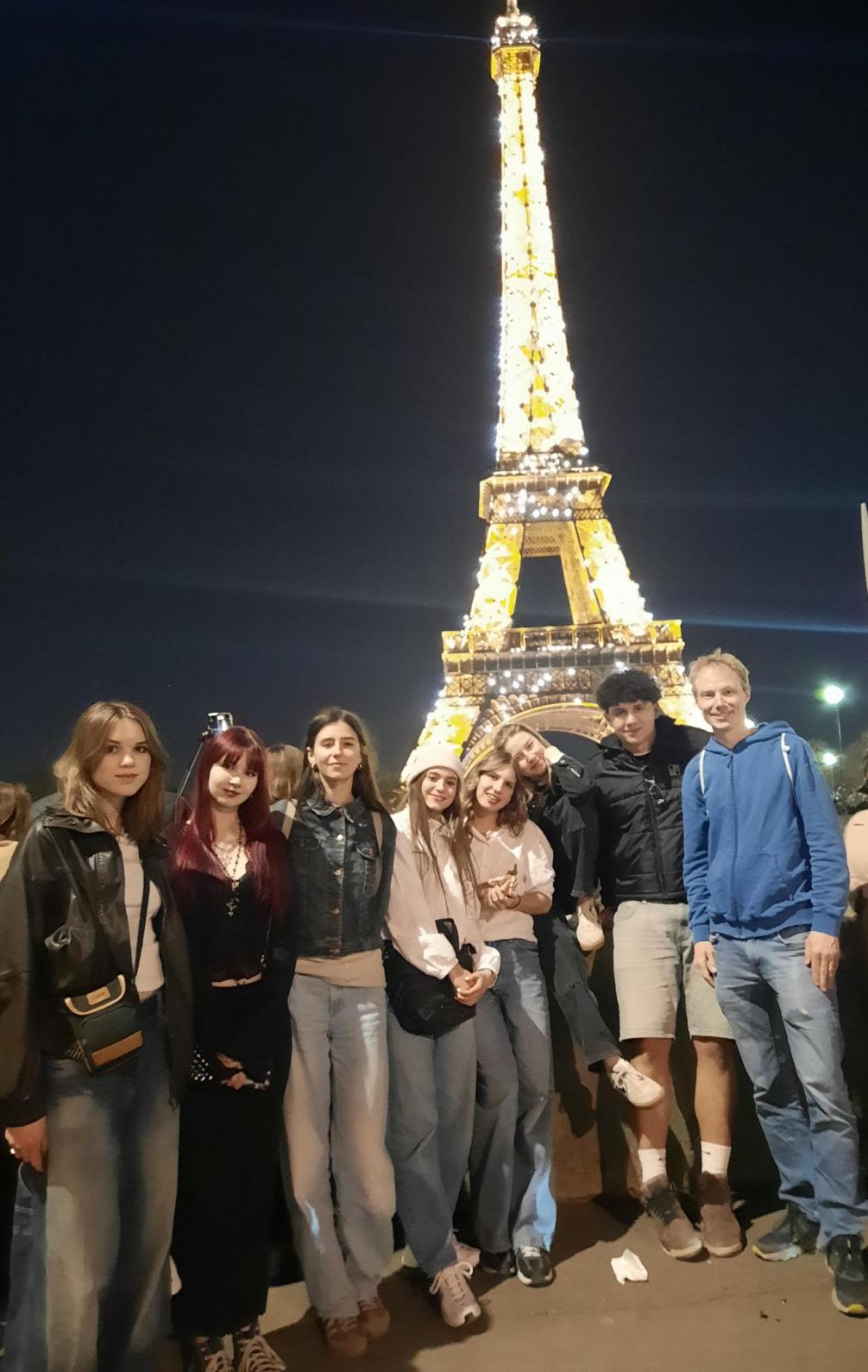 7ab vor dem Eiffelturm
