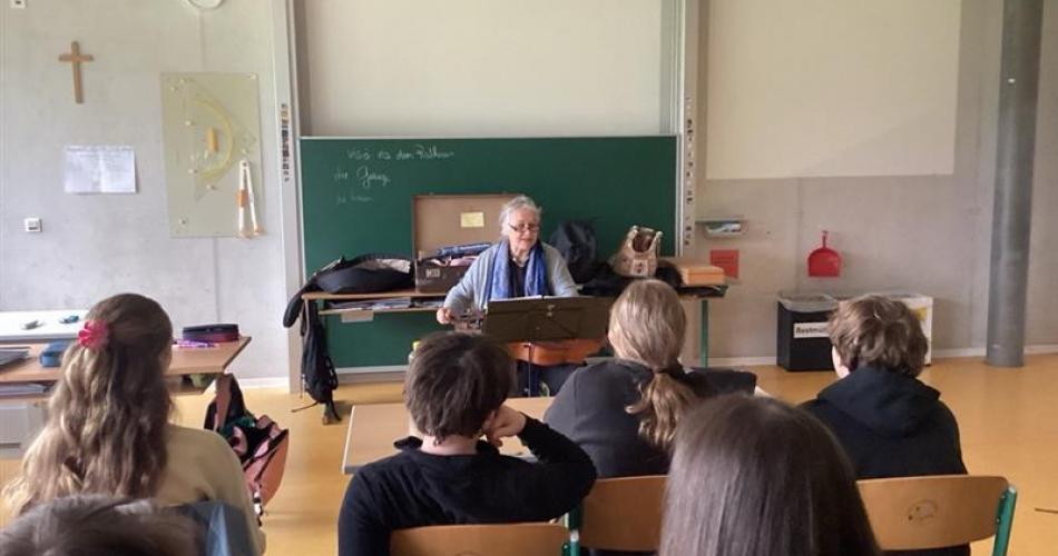 Ulrike Bergmann auf Besuch in der 4B